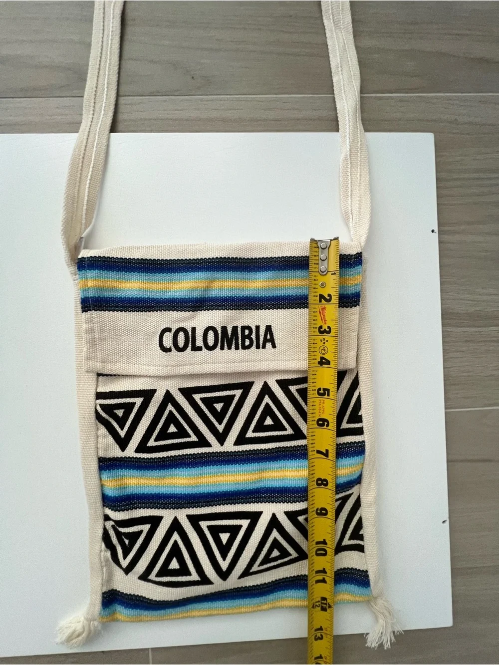 New Handmade Colombia Artesanal Colorful Woven Fold Over Zipper bag